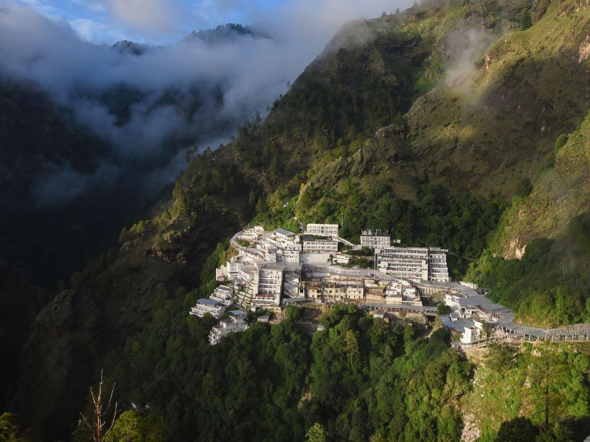 4d-3n-vaishno-devi-yatra-by-volvo-from-delhi